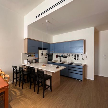 Modern And Spacious Apartment In Downtown Haifa Exterior foto